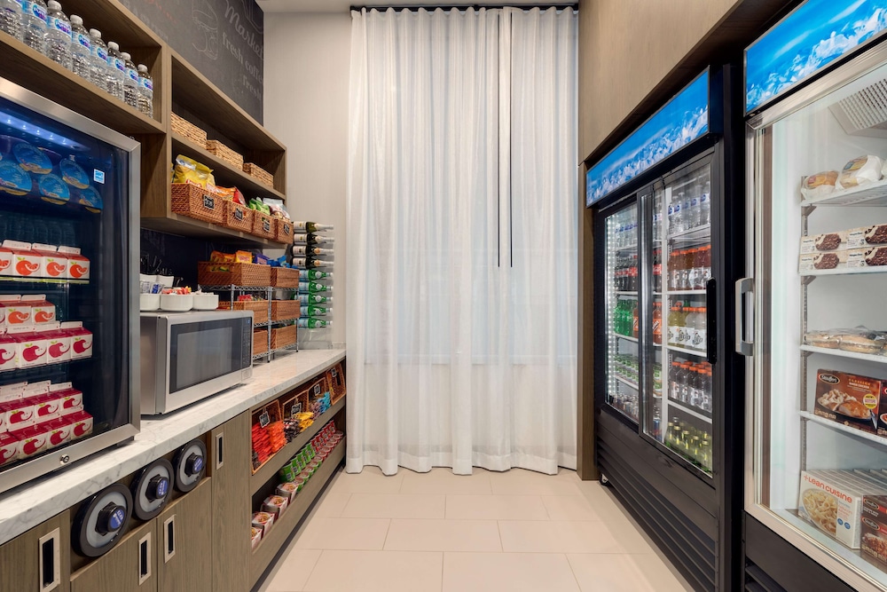 DoubleTree by Hilton New York Downtown — Restaurant & bars in New York City, New York State