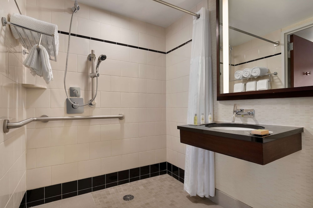 DoubleTree by Hilton New York Downtown — Hotel rooms in New York City, New York State