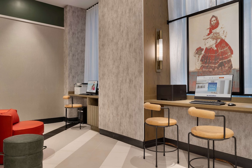 DoubleTree by Hilton New York Downtown — Hotel building in New York City, New York State