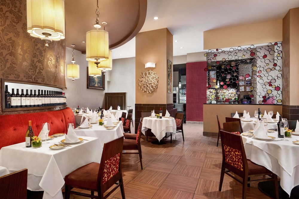 DoubleTree by Hilton New York Downtown — Restaurant & bars in New York City, New York State
