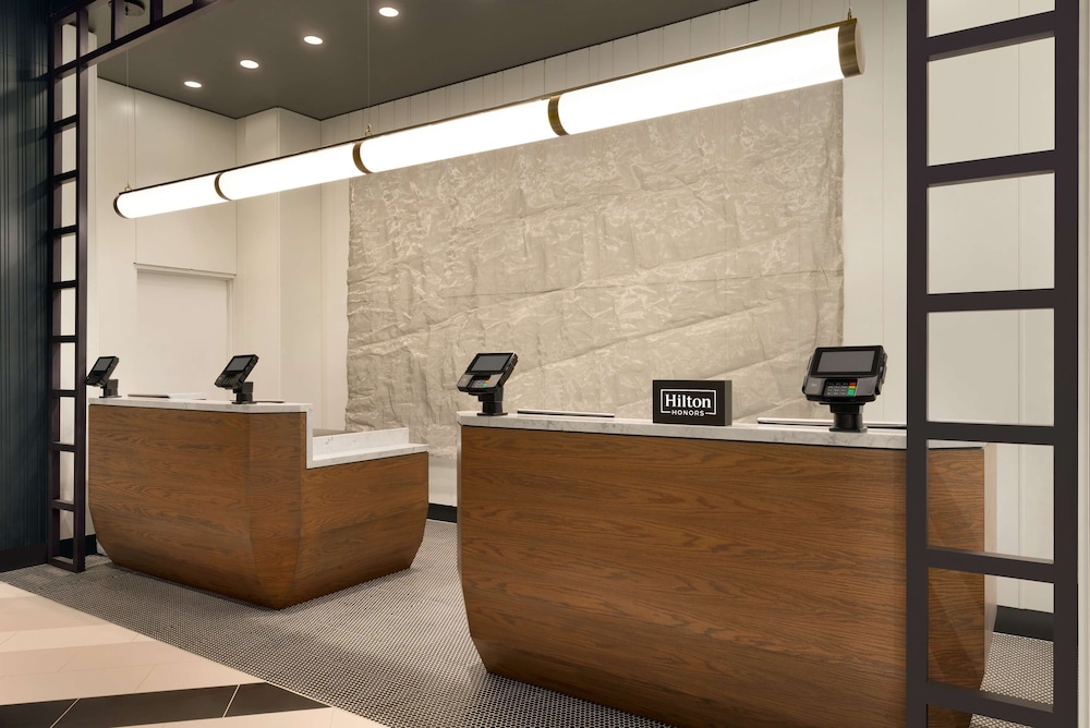 DoubleTree by Hilton New York Downtown — Hotel building in New York City, New York State