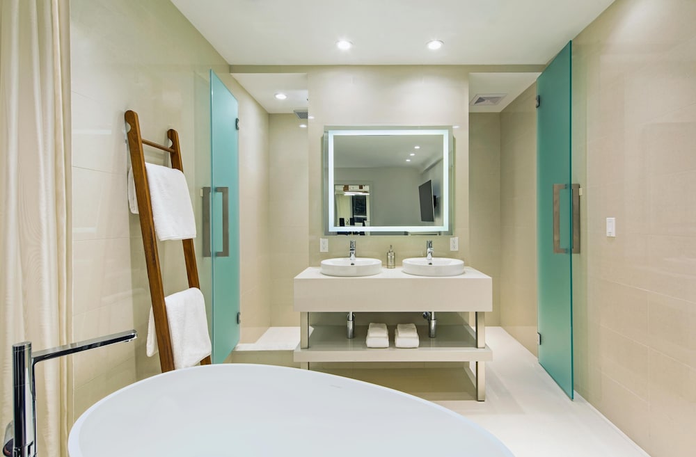 Dream Midtown, by Hyatt — Hotel rooms in New York City, New York State
