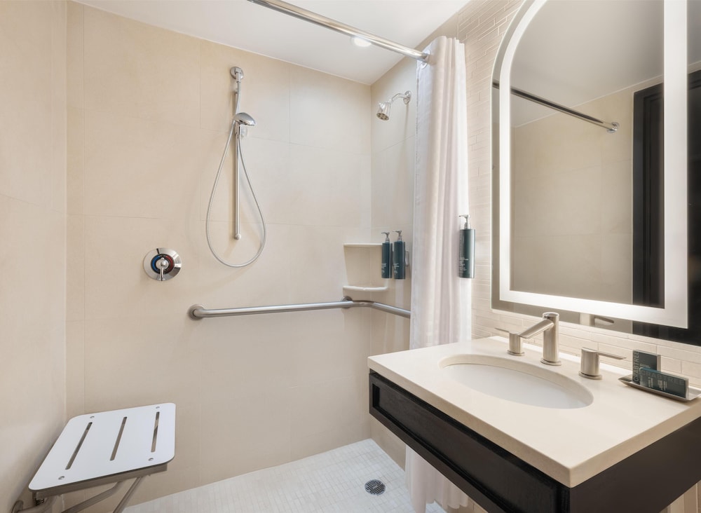 Hilton New York Fashion District — Hotel rooms in New York City, New York State