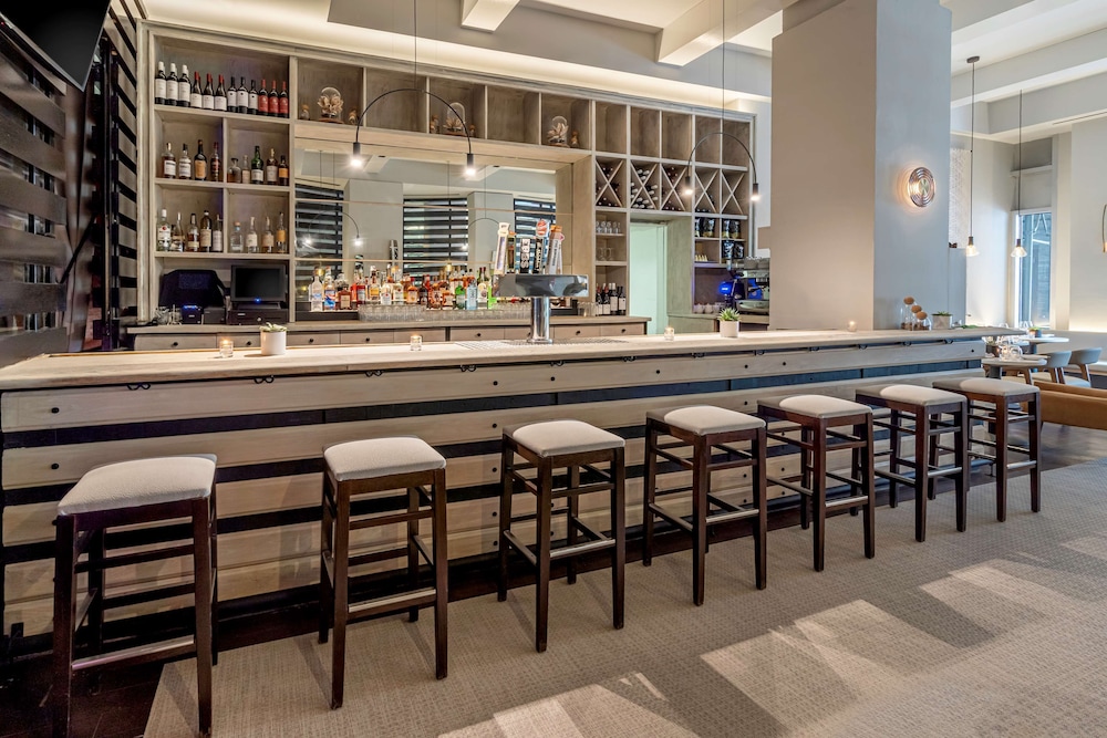 Hilton New York Fashion District — Restaurant & bars in New York City, New York State