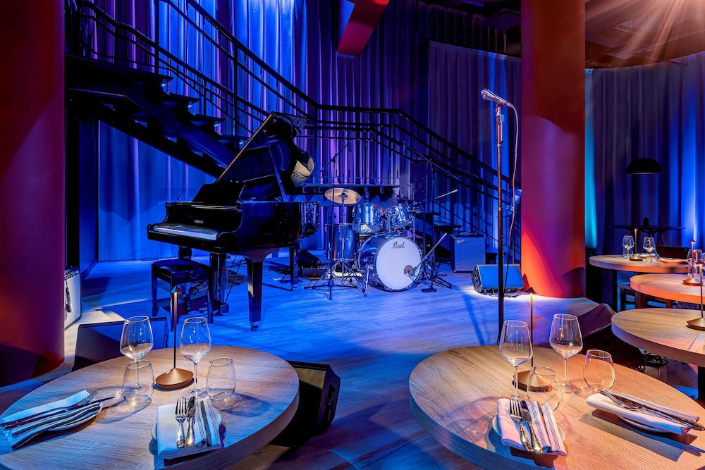 Hilton New York Fashion District — Restaurant & bars in New York City, New York State