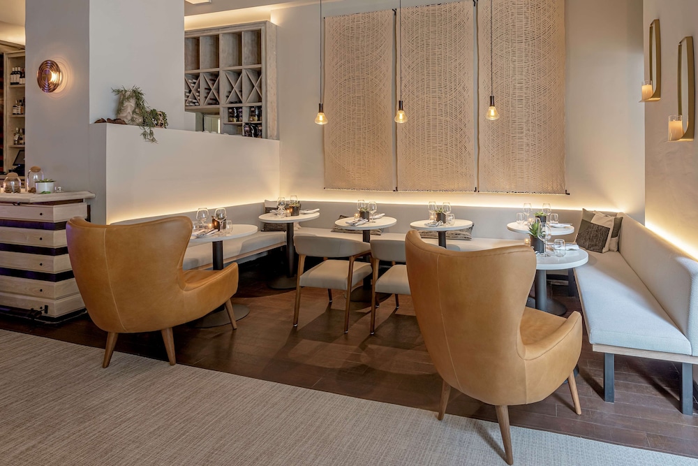 Hilton New York Fashion District — Restaurant & bars in New York City, New York State