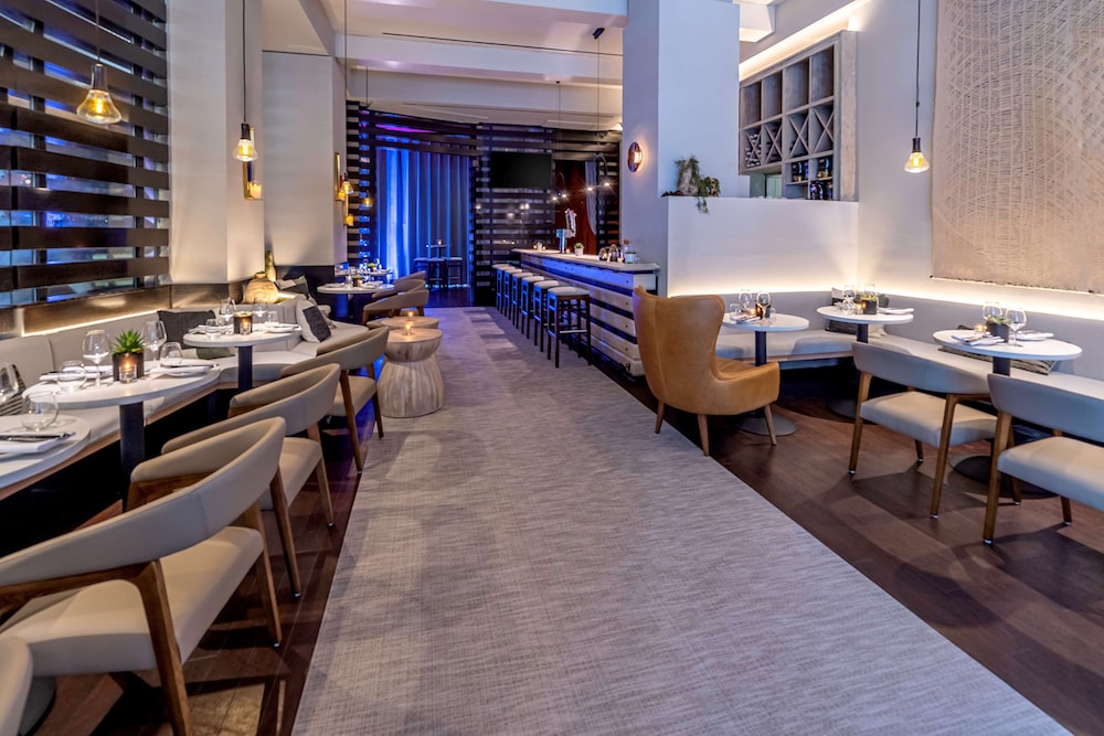 Hilton New York Fashion District — Restaurant & bars in New York City, New York State