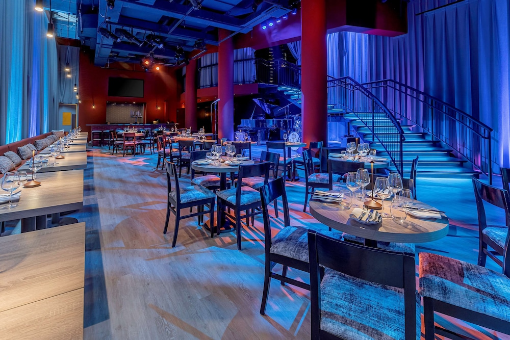 Hilton New York Fashion District — Restaurant & bars in New York City, New York State