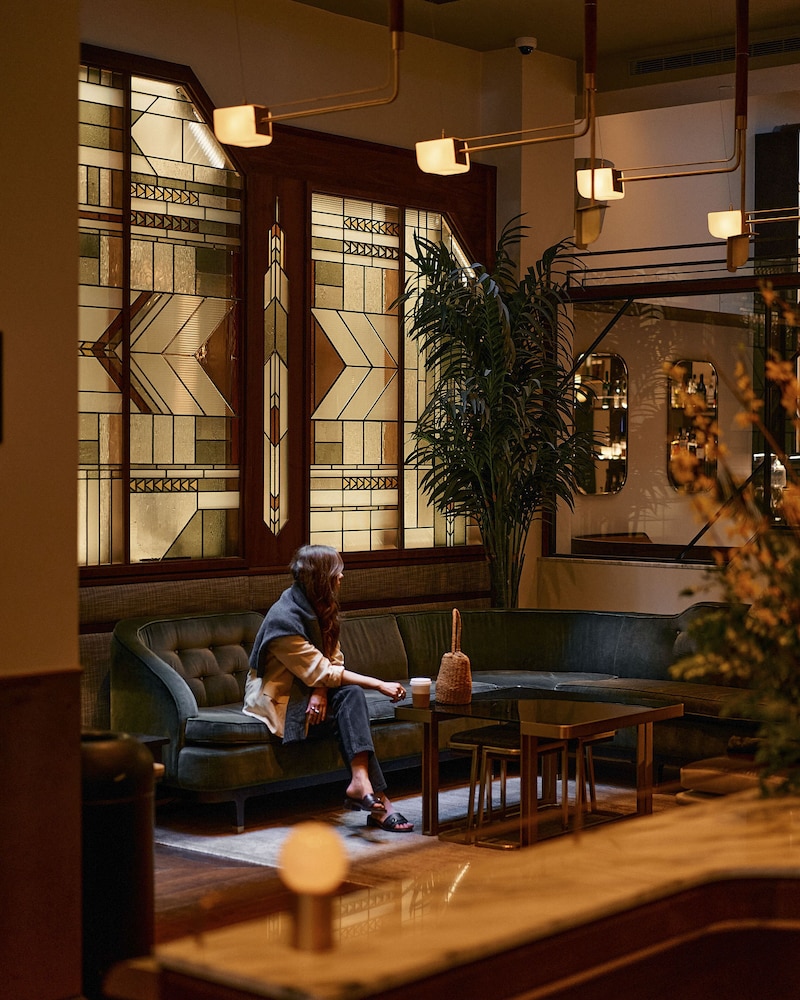 The Evelyn Hotel — Restaurant & bars in New York City, New York State