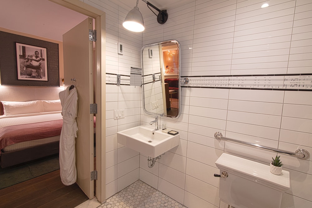 The Evelyn Hotel — Hotel rooms in New York City, New York State