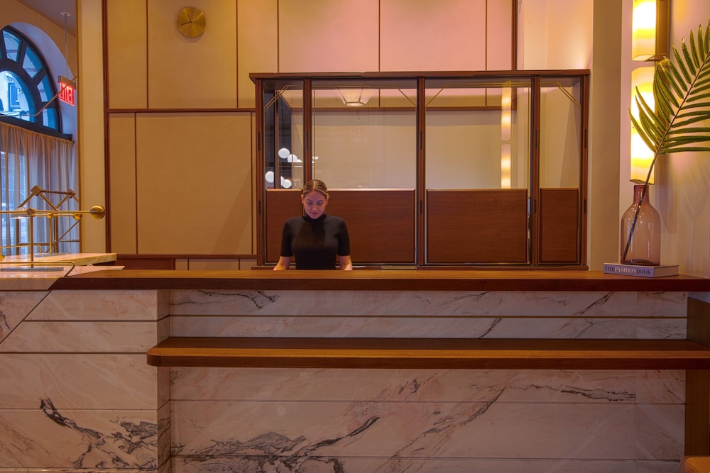 The Evelyn Hotel — Restaurant & bars in New York City, New York State