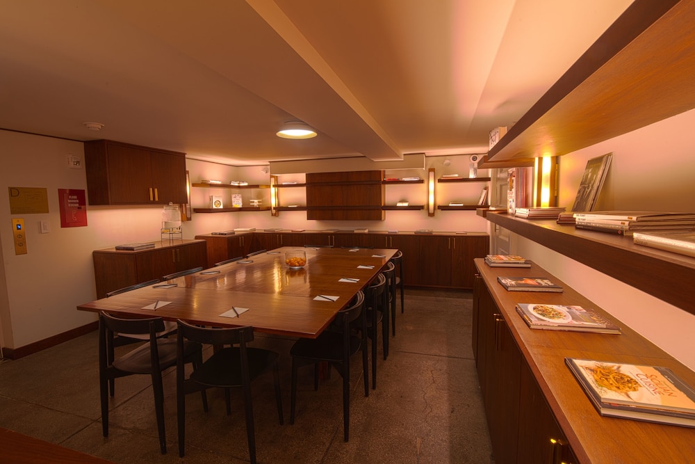 The Evelyn Hotel — Restaurant & bars in New York City, New York State