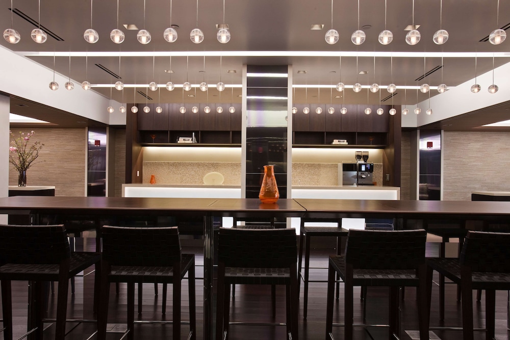 Hyatt Grand Central New York — Restaurant & bars in New York City, New York State
