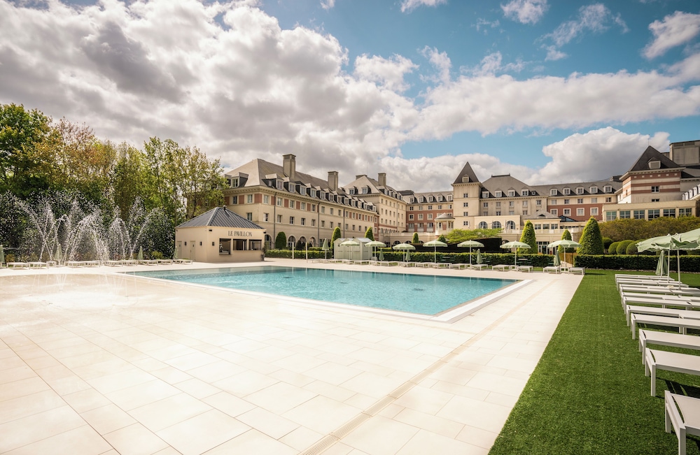 . Dream Castle Hotel