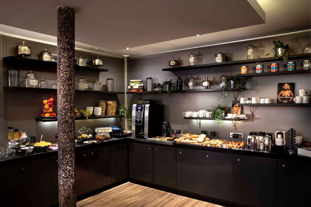 Hotel Mademoiselle — Restaurant & bars in Paris, Ile-de-France