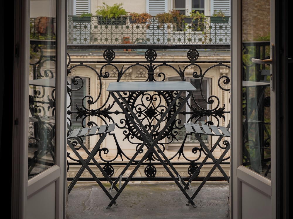 Hotel Mademoiselle — Hotel building in Paris, Ile-de-France