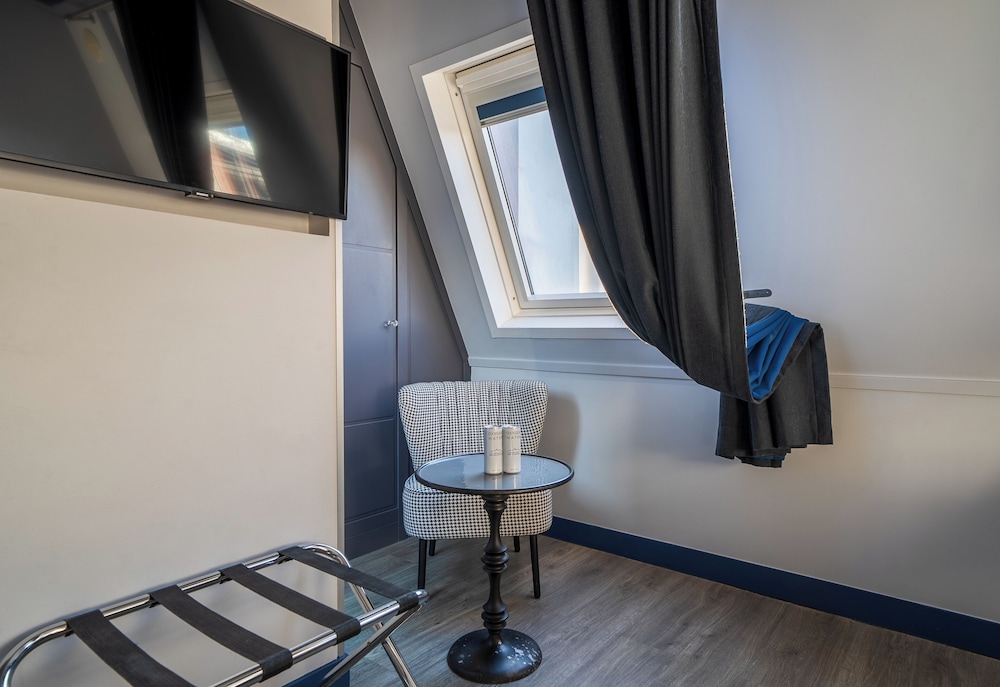 Hotel Mademoiselle — Hotel rooms in Paris, Ile-de-France