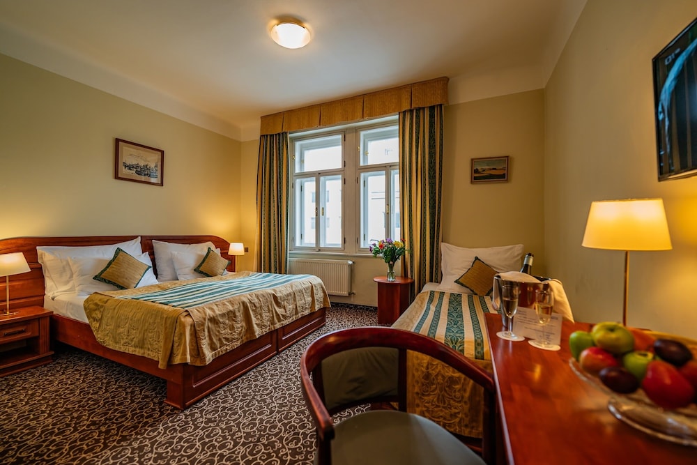 Hotel U Divadla — Hotel rooms in Prague, Prague