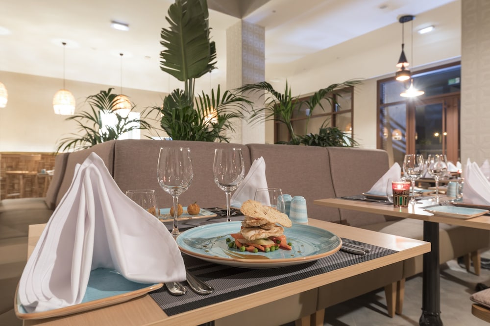 Be Live Experience Marrakech Palmeraie - All Inclusive — Restaurant & bars in Marrakech, Marrakech-Tensift-Al Haouz