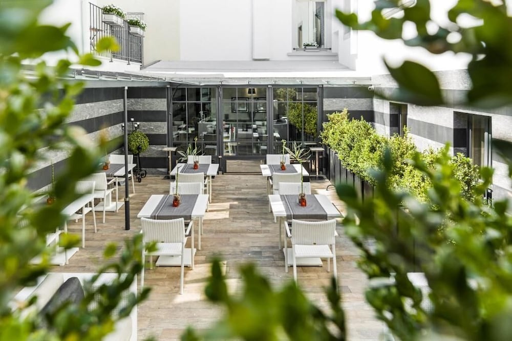 LHP Hotel River & SPA — Restaurant & bars in Florence, Tuscany