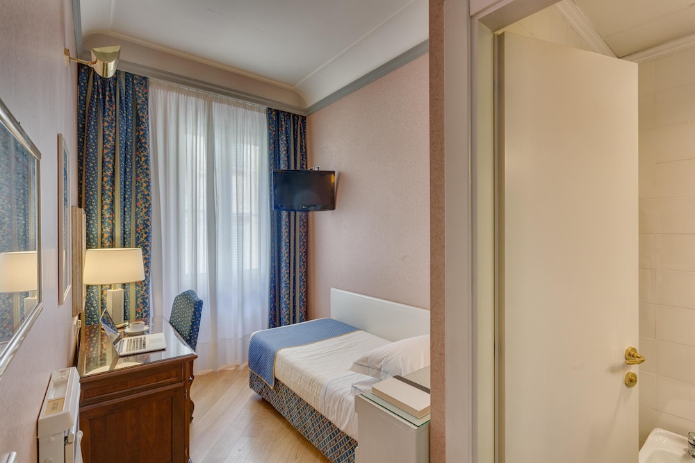 Rivoli Boutique Hotel — Hotel rooms in Florence, Tuscany