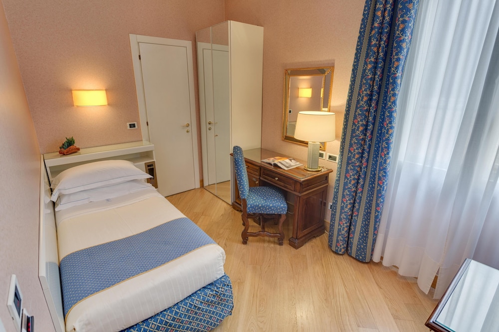 Rivoli Boutique Hotel — Hotel rooms in Florence, Tuscany