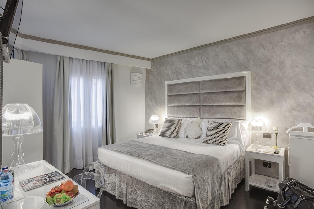 Rivoli Boutique Hotel — Hotel rooms in Florence, Tuscany