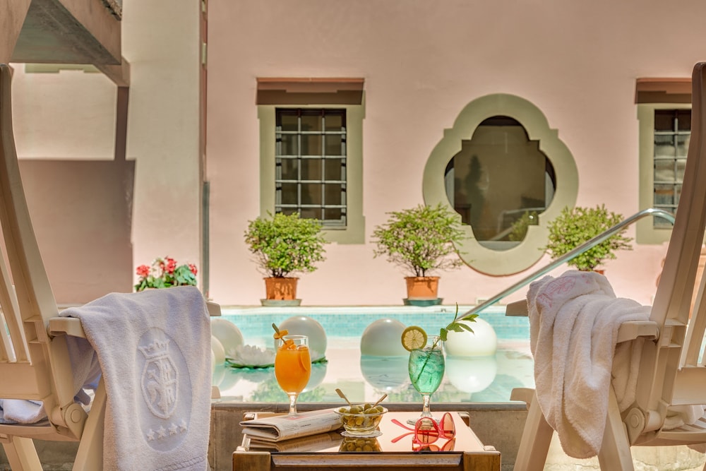 Rivoli Boutique Hotel — Swimming pool in Florence, Tuscany