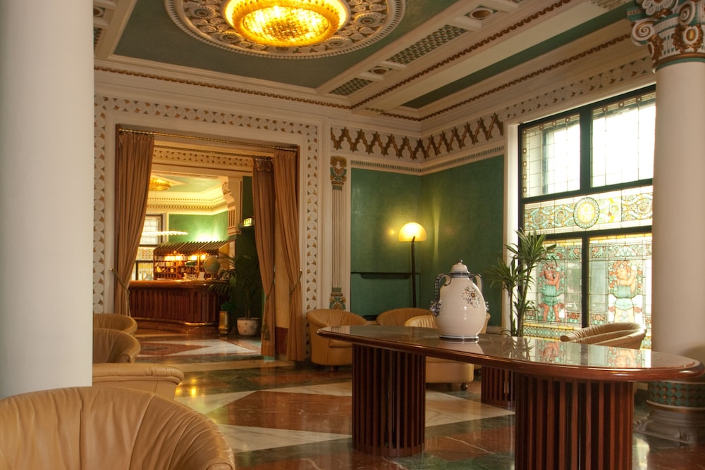 Hotel Roma — Restaurant & bars in Florence, Tuscany