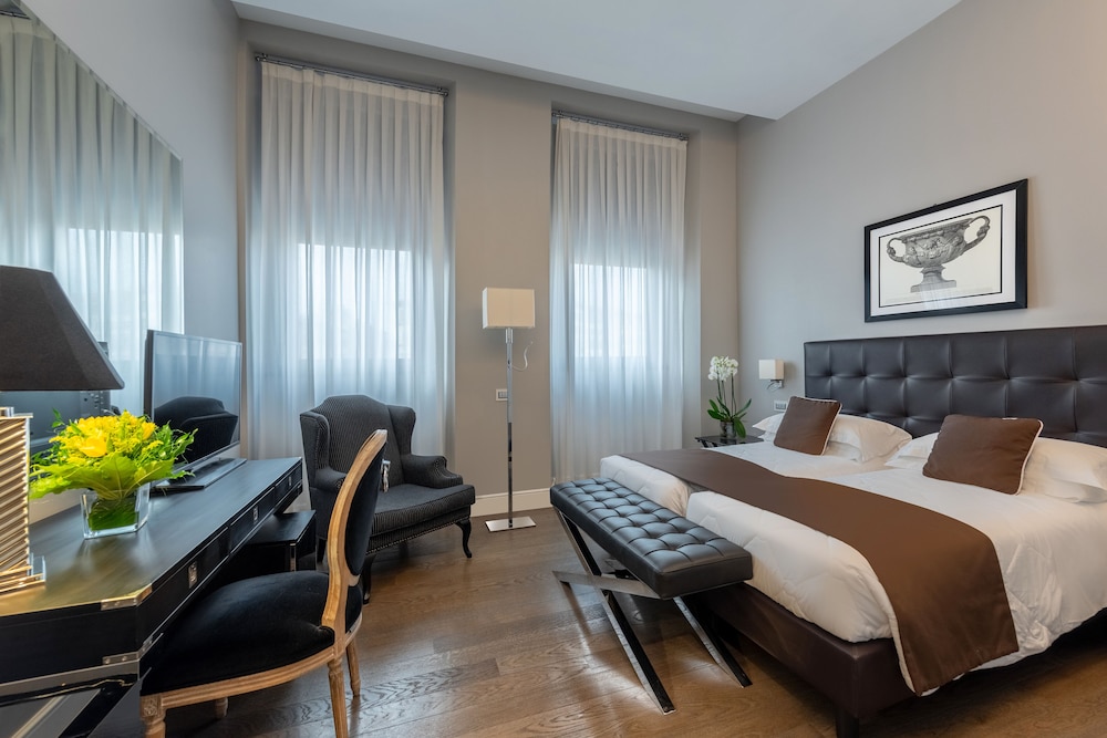 Hotel Roma — Hotel rooms in Florence, Tuscany