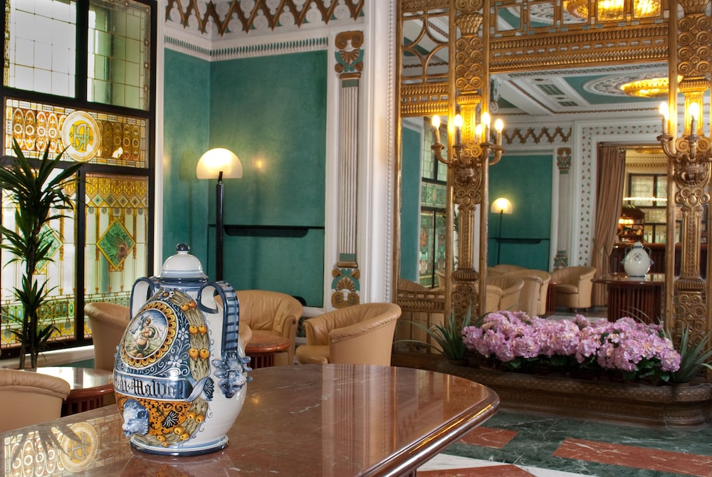 Hotel Roma — Restaurant & bars in Florence, Tuscany