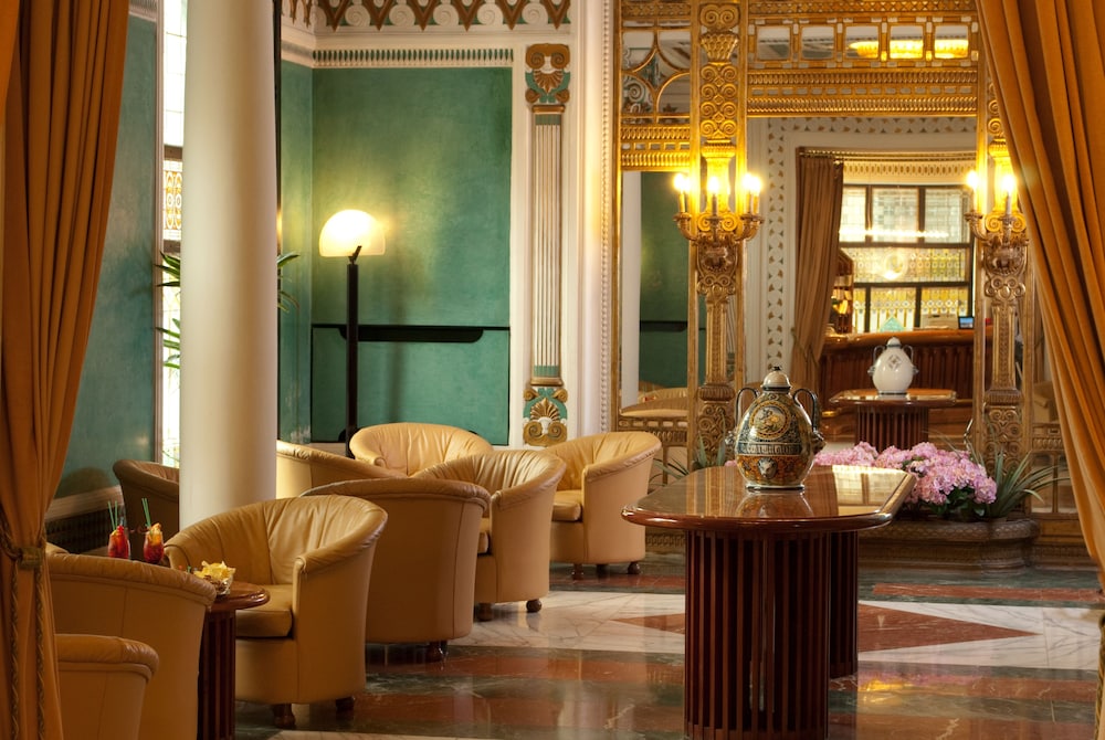 Hotel Roma — Restaurant & bars in Florence, Tuscany