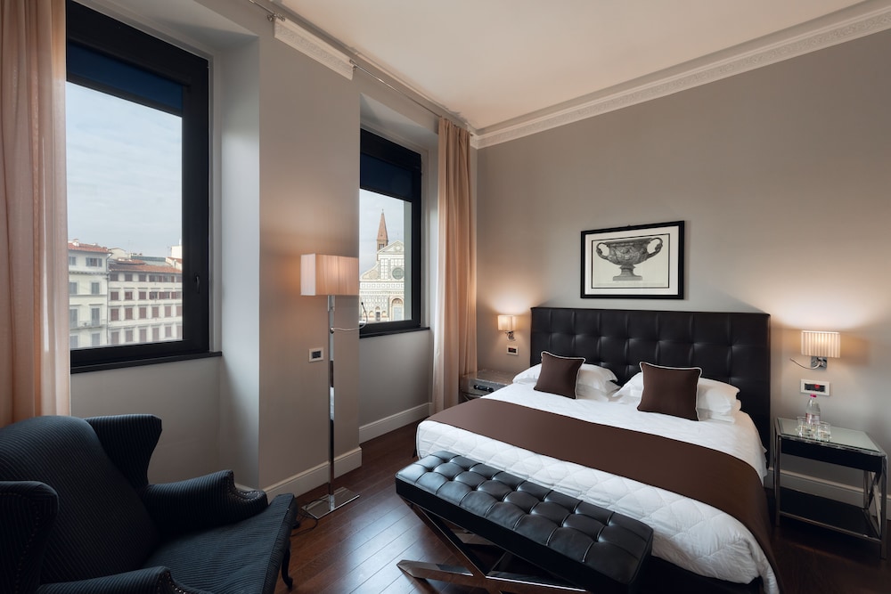 Hotel Roma — Hotel rooms in Florence, Tuscany