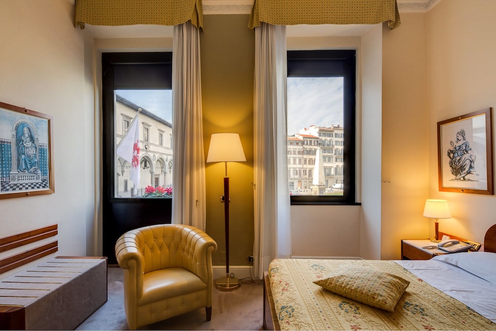 Hotel Roma — Hotel rooms in Florence, Tuscany
