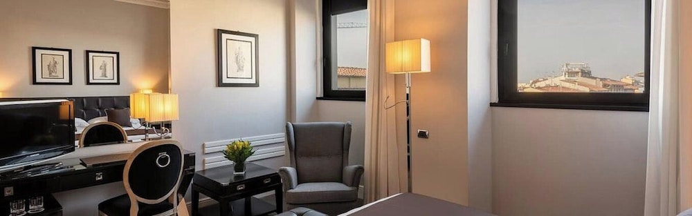 Hotel Roma — Hotel rooms in Florence, Tuscany