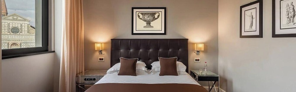 Hotel Roma — Hotel rooms in Florence, Tuscany