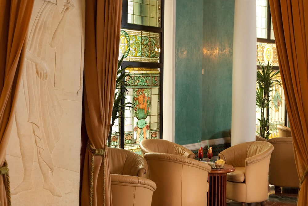 Hotel Roma — Restaurant & bars in Florence, Tuscany