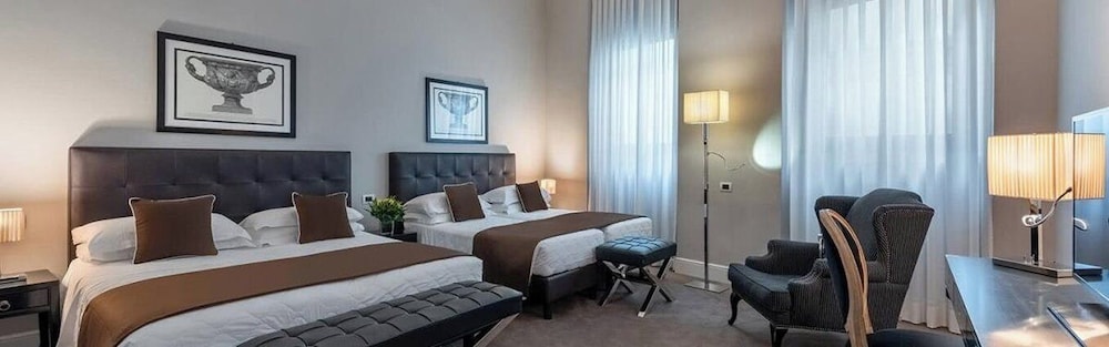 Hotel Roma — Hotel rooms in Florence, Tuscany