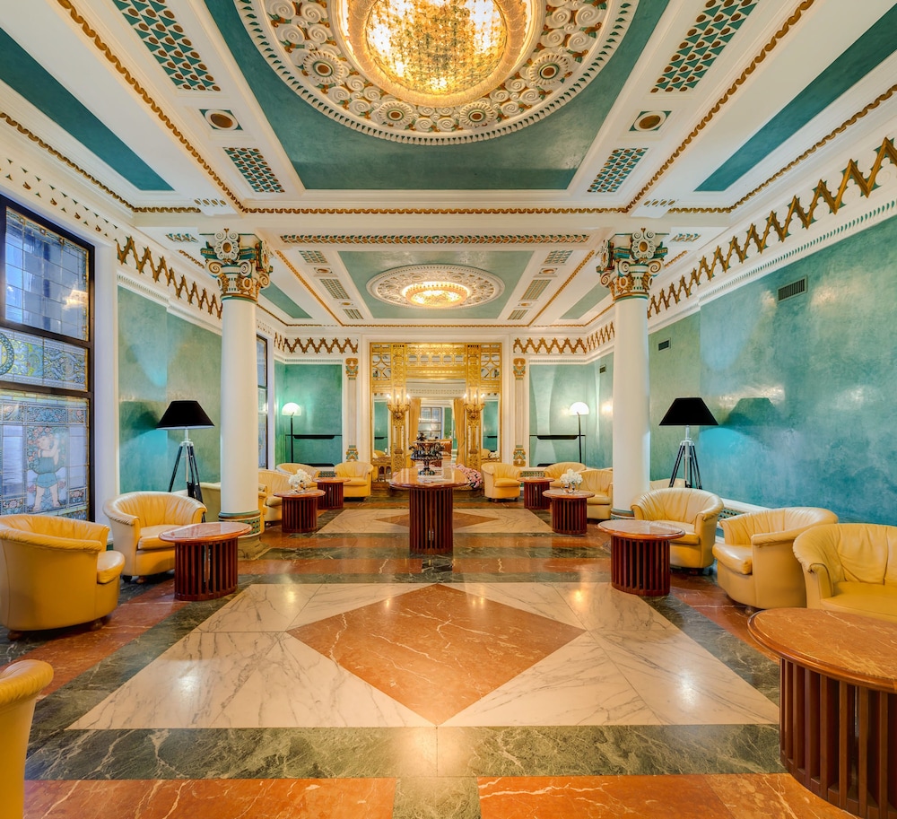 Hotel Roma — Hotel building in Florence, Tuscany
