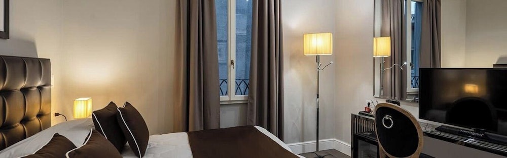 Hotel Roma — Hotel rooms in Florence, Tuscany