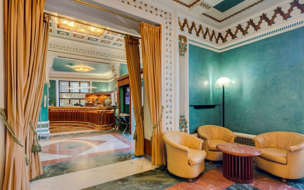 Hotel Roma — Restaurant & bars in Florence, Tuscany