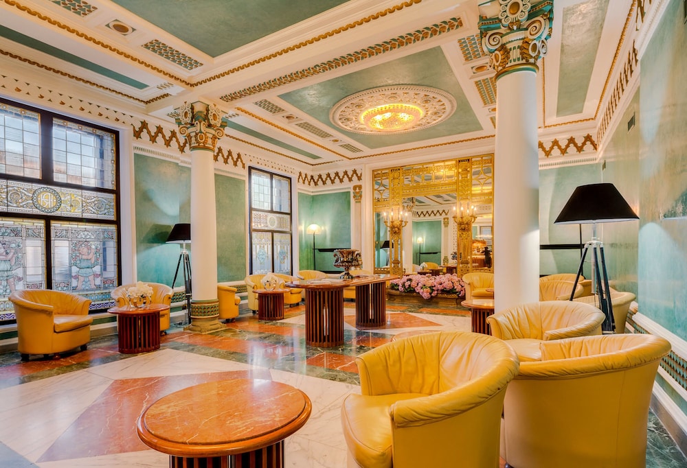 Hotel Roma — Restaurant & bars in Florence, Tuscany