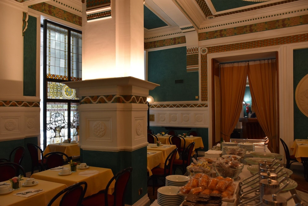 Hotel Roma — Restaurant & bars in Florence, Tuscany
