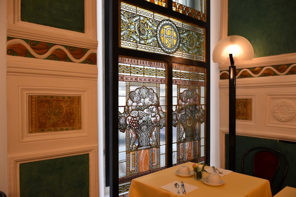 Hotel Roma — Restaurant & bars in Florence, Tuscany