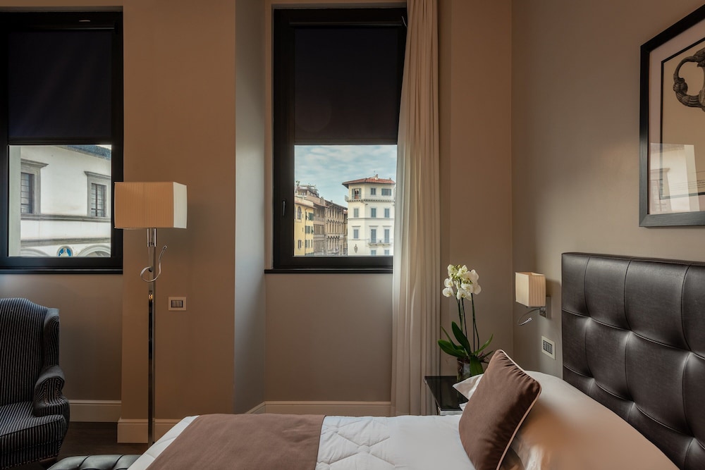 Hotel Roma — Hotel rooms in Florence, Tuscany