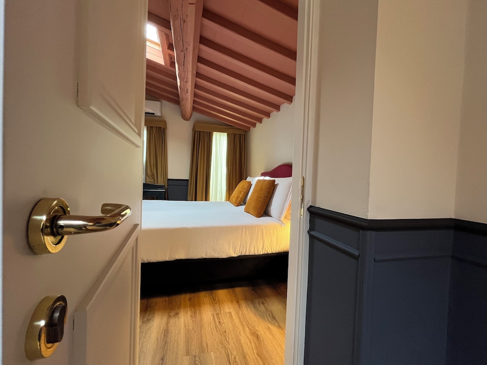 JOIVY Together Florence Secret Nest — Hotel rooms in Florence, Tuscany