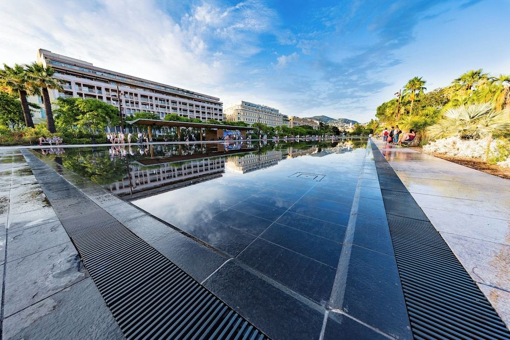 Goldstar Resort & Suites