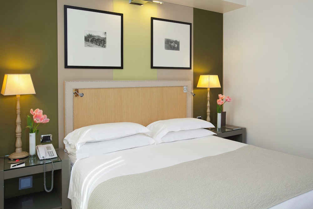 Starhotels Tuscany — Hotel rooms in Florence, Tuscany