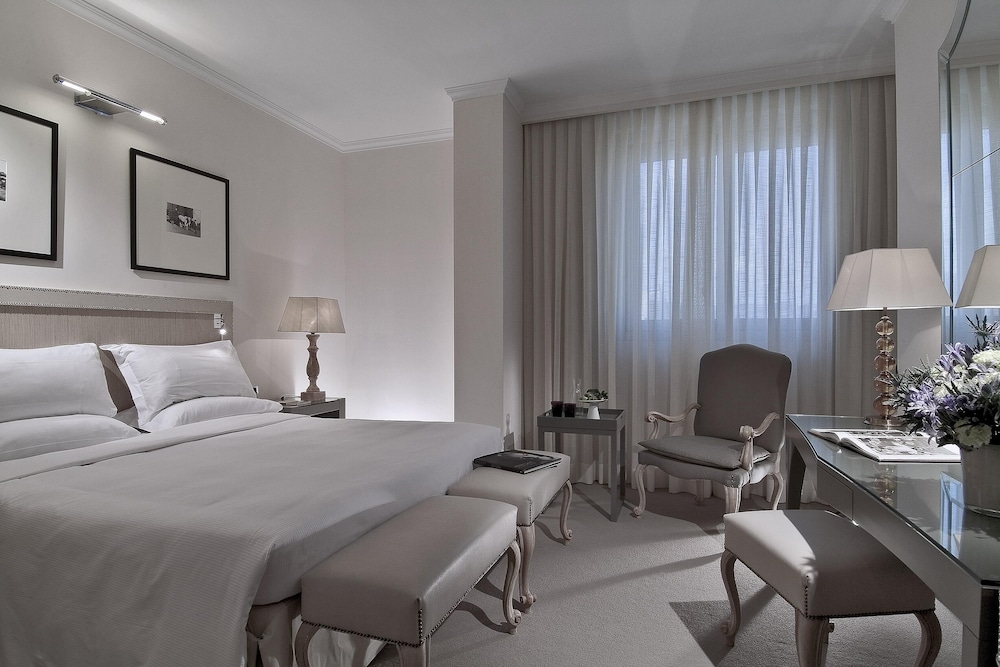 Starhotels Tuscany — Hotel rooms in Florence, Tuscany