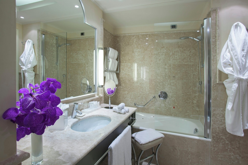 Starhotels Tuscany — Hotel rooms in Florence, Tuscany